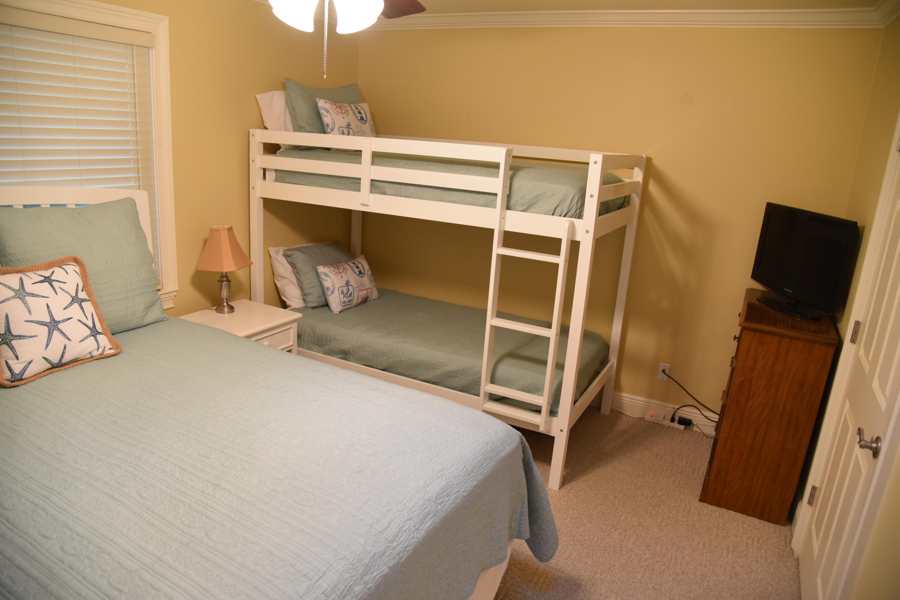 WOODLAND SHORES TOWNHOMES PHASE III - Residential