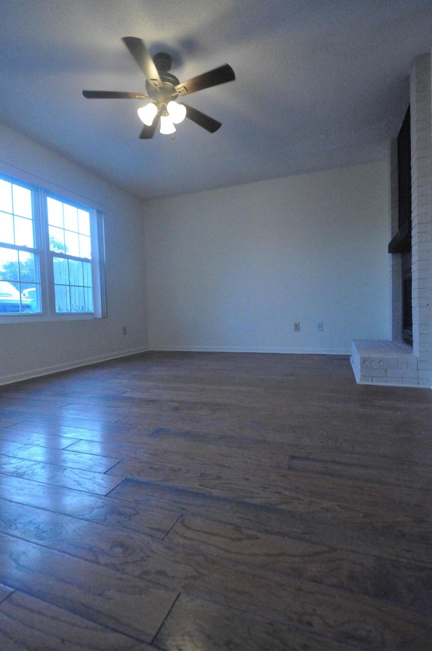 cute and quaint 2 bedroom 2 bath home centrally located in Destin. easy access to shopping, schools and Joes Bayou Boat Ramp. home has recent interior paint, new carpet in Bedrooms and granite kitchen counter tops. separate Laundry Room with Washer and Dryer Hookup and a storage room. all room dimensions are approximate and should be verified by Buyer or Buyers agent for accuracy.