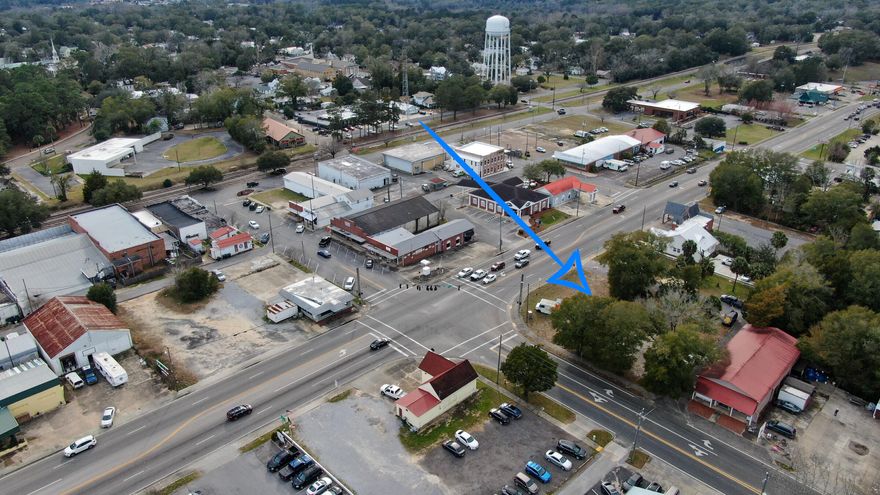 Premier commercial parcel in the heart of downtown historic DeFuniak Springs, voted best small town in the state of Florida.   C1 commercial zoning uses allowed without review include hotels, professional & business offices, retail stores, restaurants, including photography, art, music and dance studios.