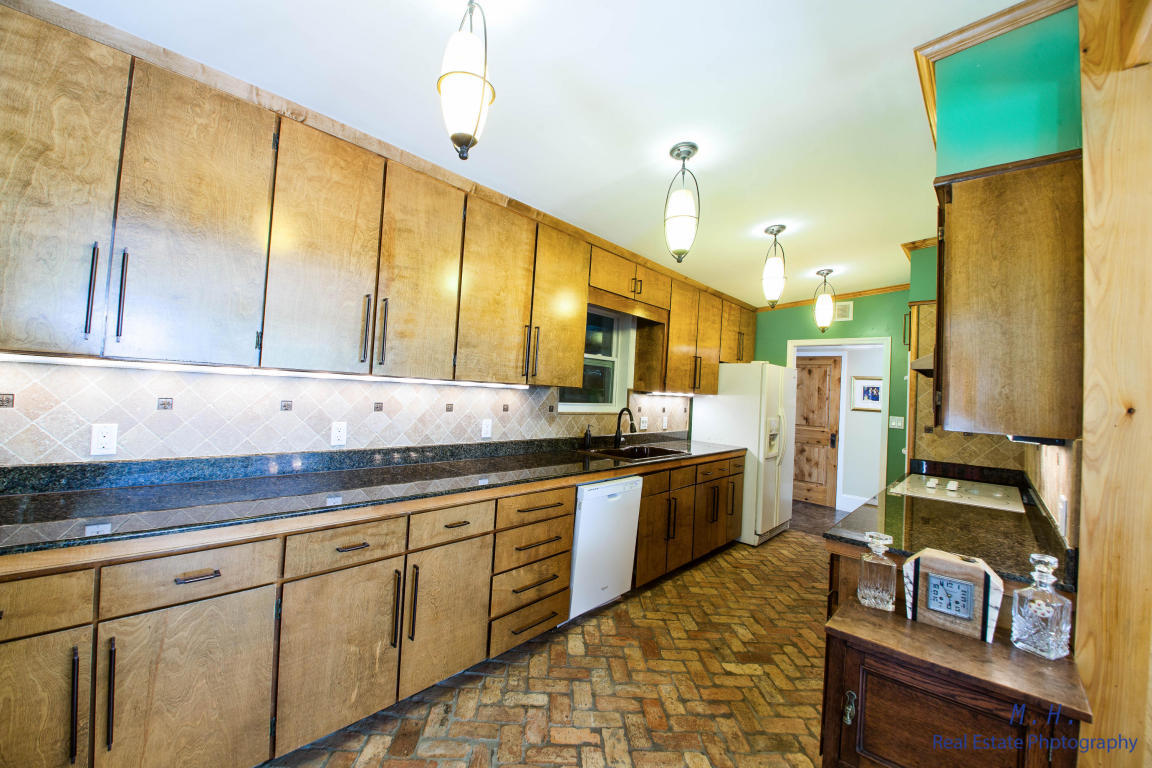 WHISPERING PINES 1ST ADDN - Residential Lease