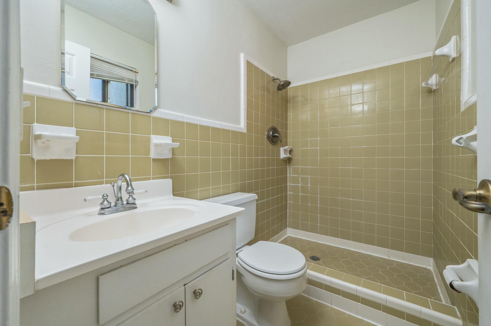 BAYOU POQUITO LOT 10 BLK 13 - Residential