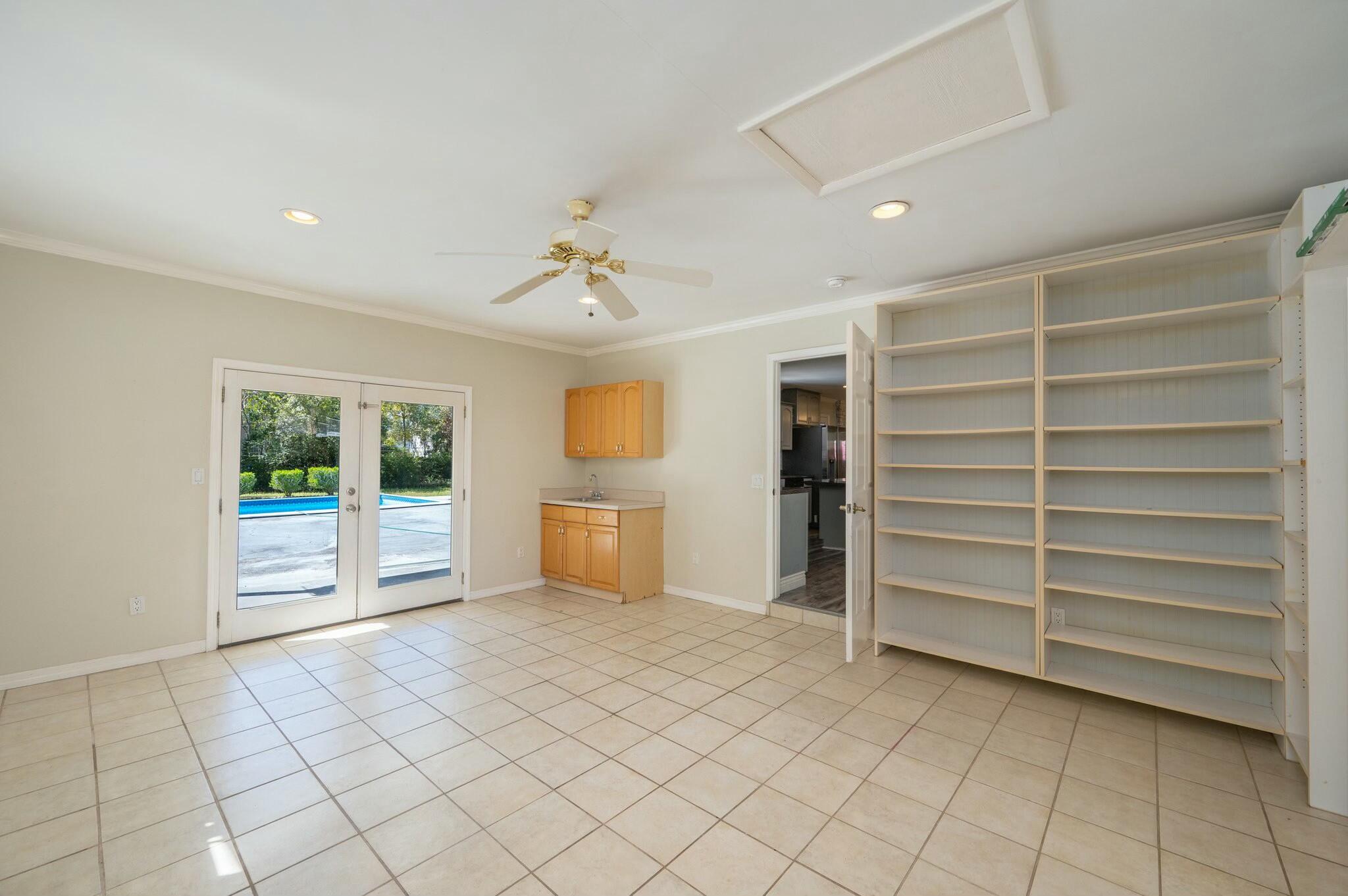 BAYOU POQUITO LOT 10 BLK 13 - Residential