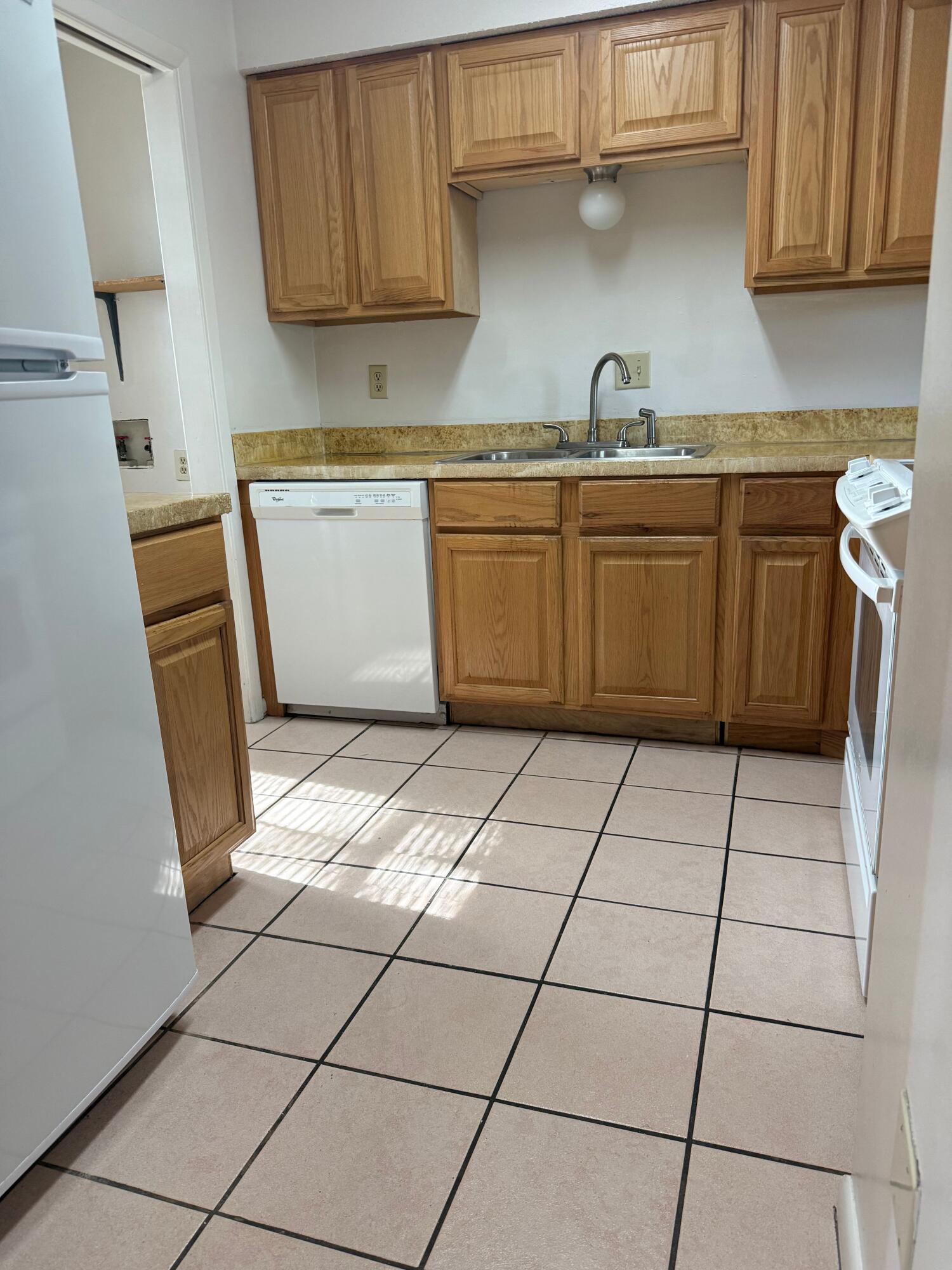 CLASSIC MANOR - Residential Lease