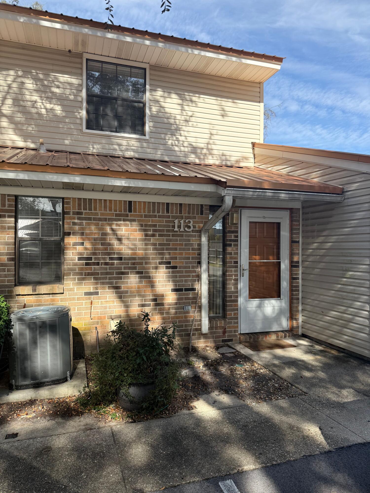 CLASSIC MANOR - Residential Lease