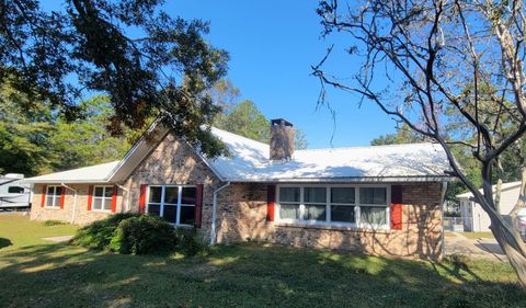 A home in DeFuniak Springs