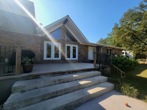 A home in DeFuniak Springs