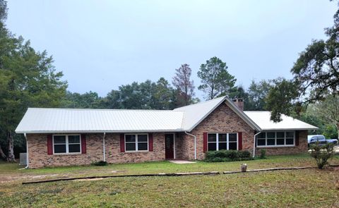 A home in DeFuniak Springs