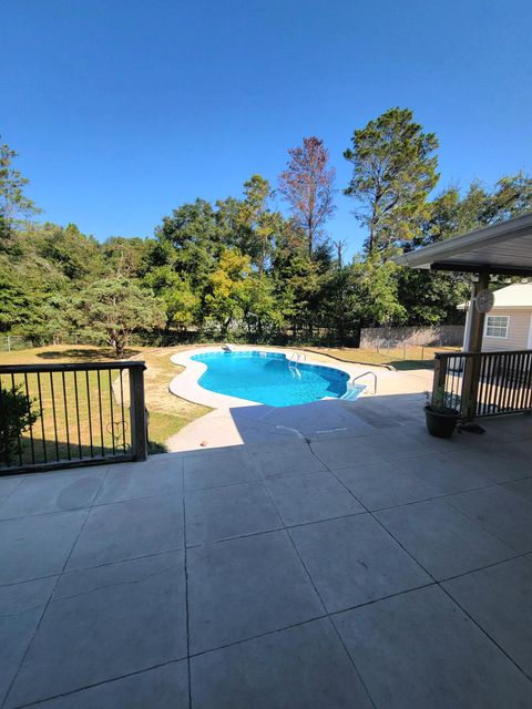 A home in DeFuniak Springs