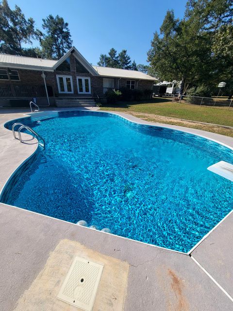 A home in DeFuniak Springs