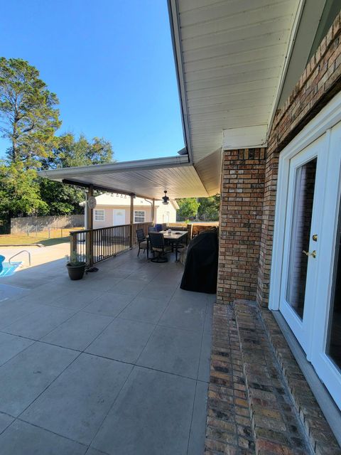 A home in DeFuniak Springs