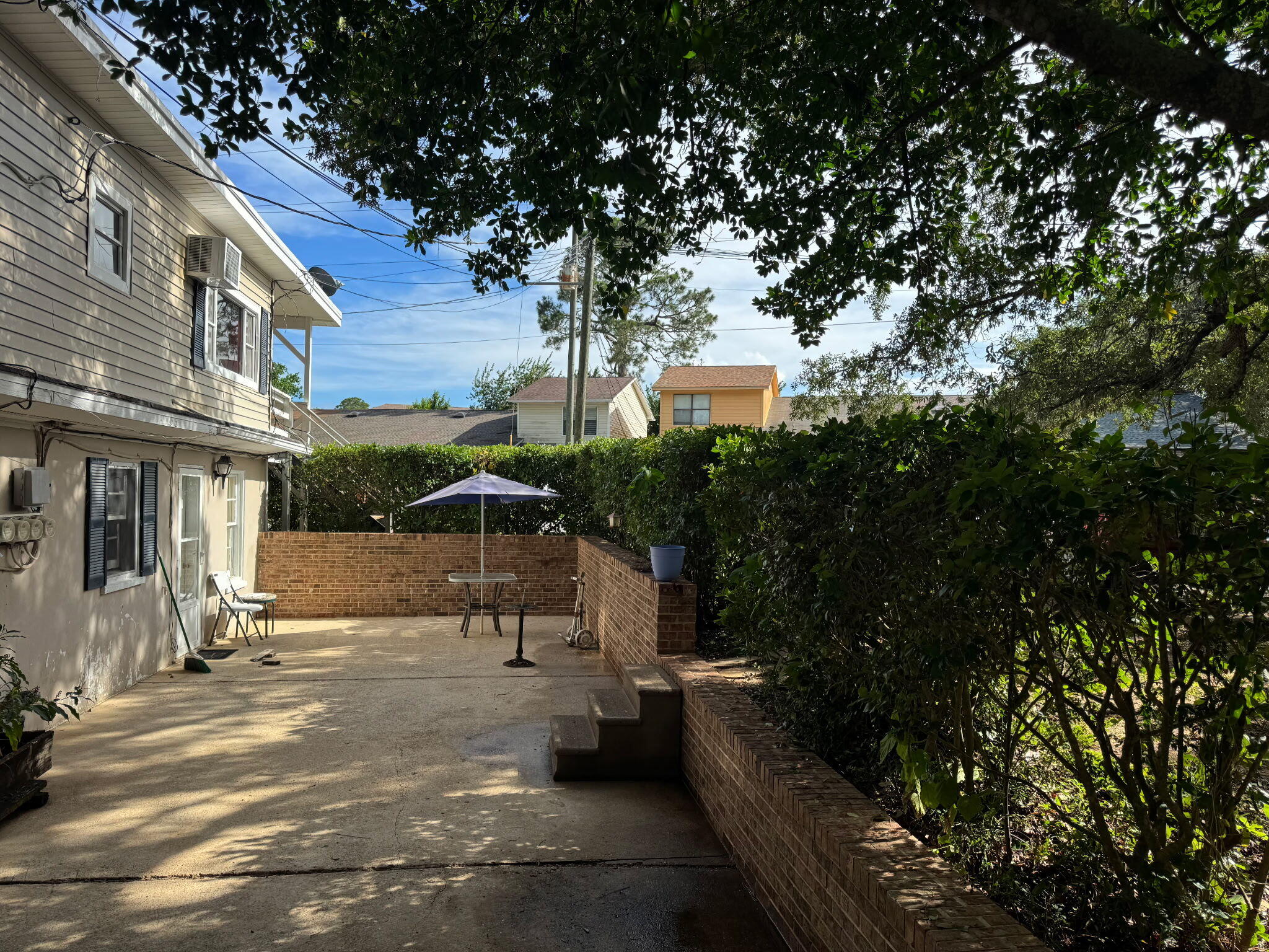 HARRIS S/D BEG SE COR LOT 4 BLK 3 - Residential