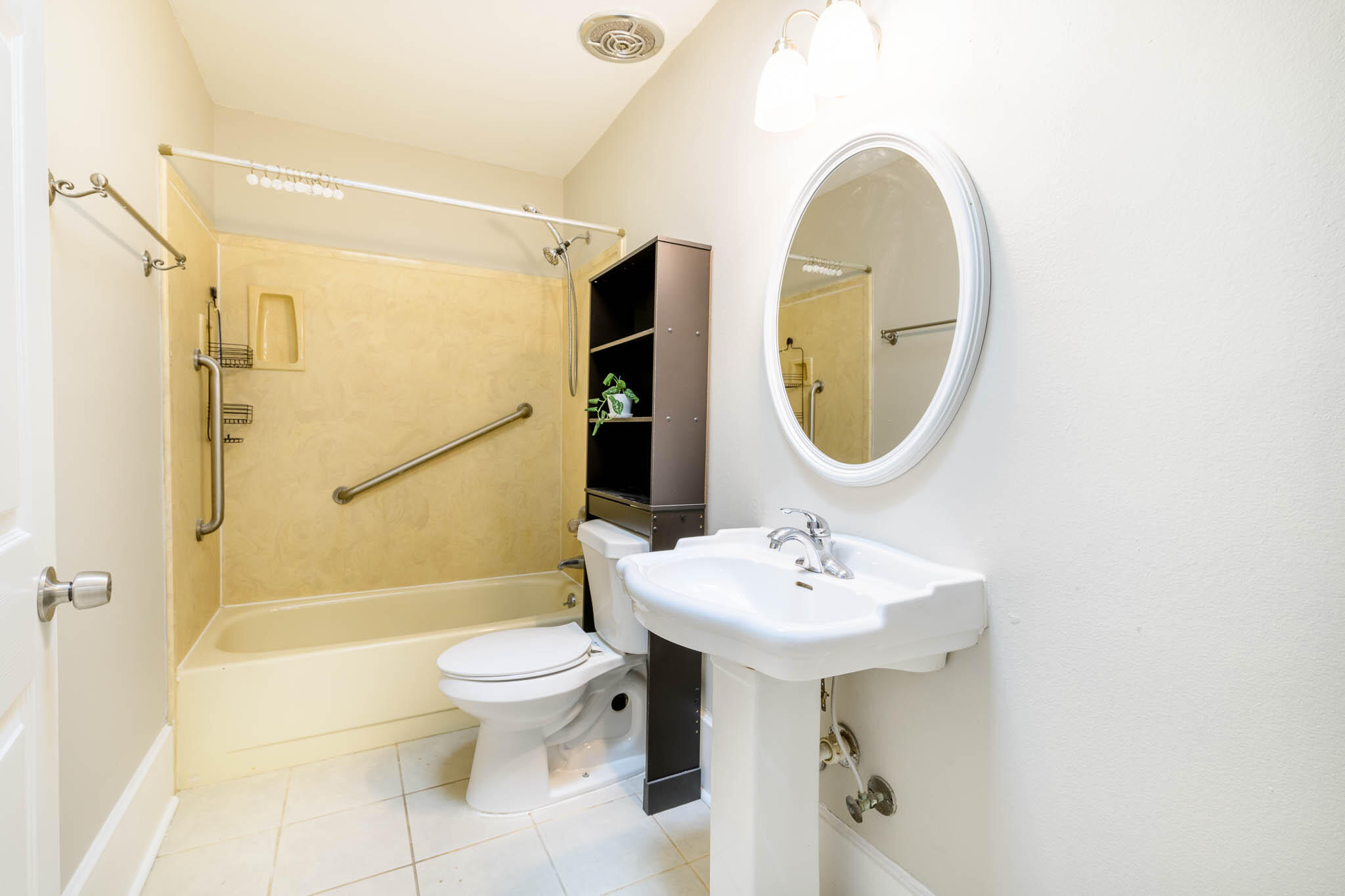 VALPARAISO PINECREST 6 - Residential Lease