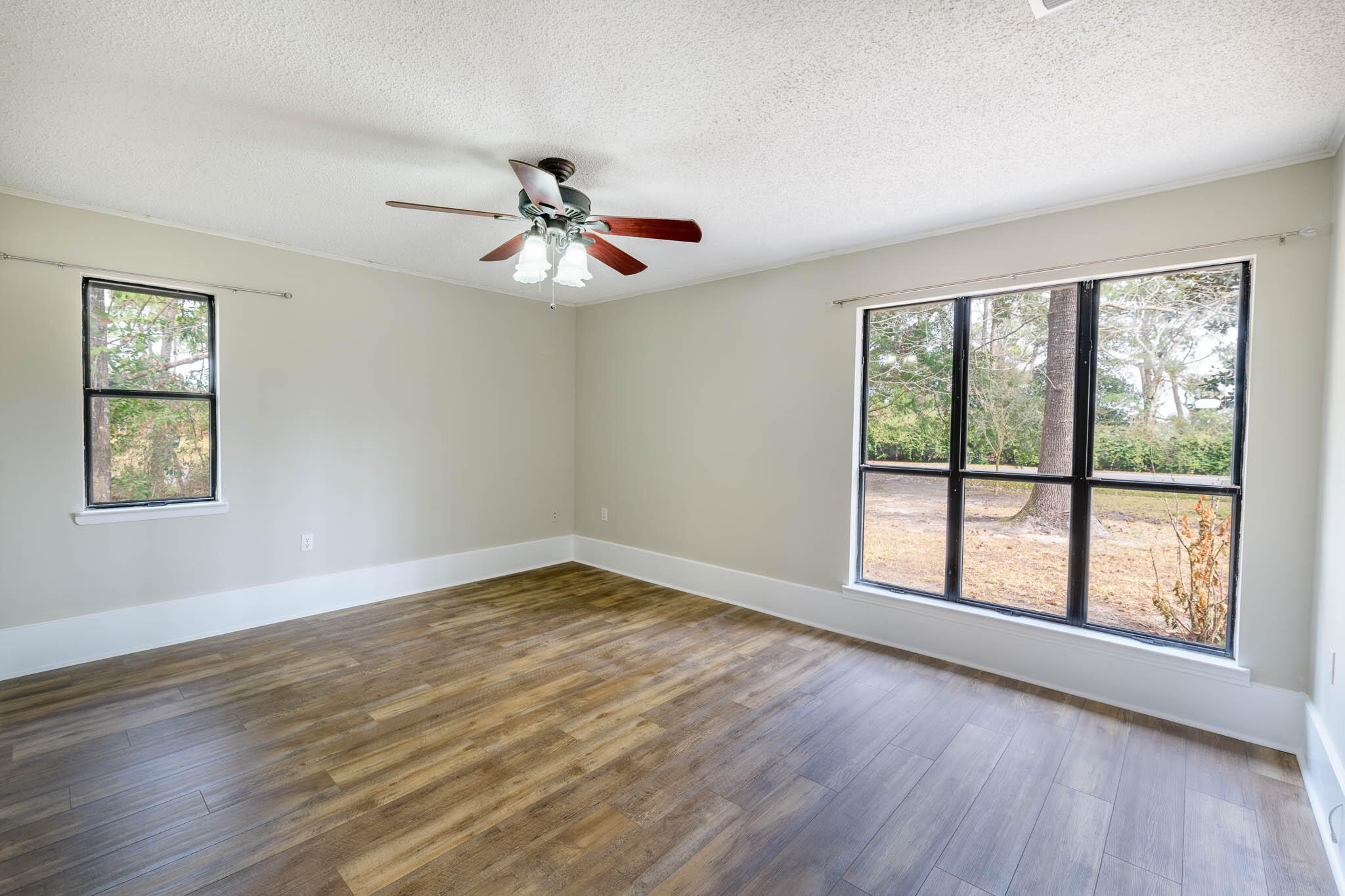 VALPARAISO PINECREST 6 - Residential Lease