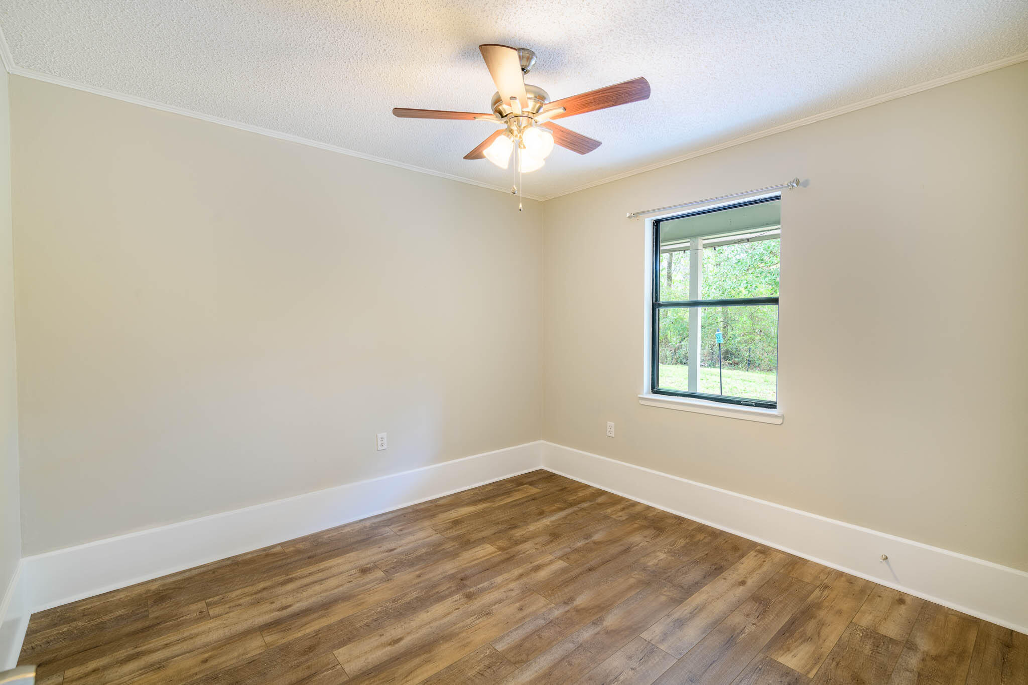 VALPARAISO PINECREST 6 - Residential Lease