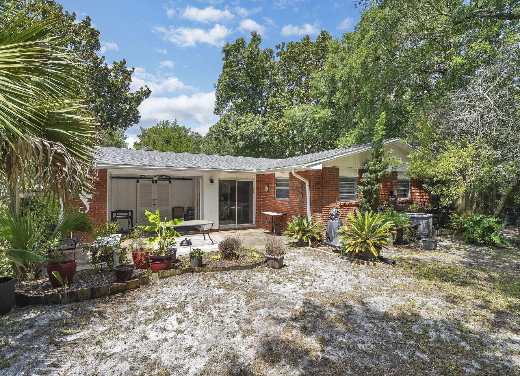 ELLIOTTS POINT 11TH ADDN - Residential