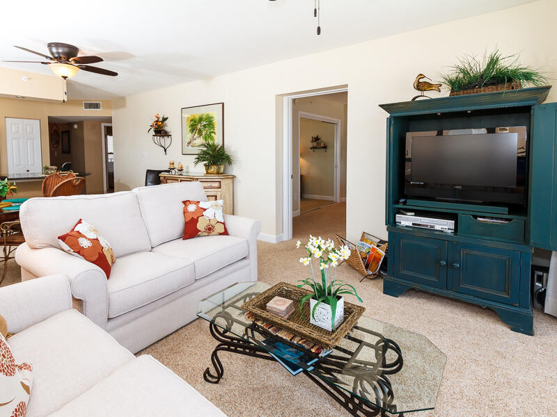 EMERALD TOWERS WEST CONDO - Residential