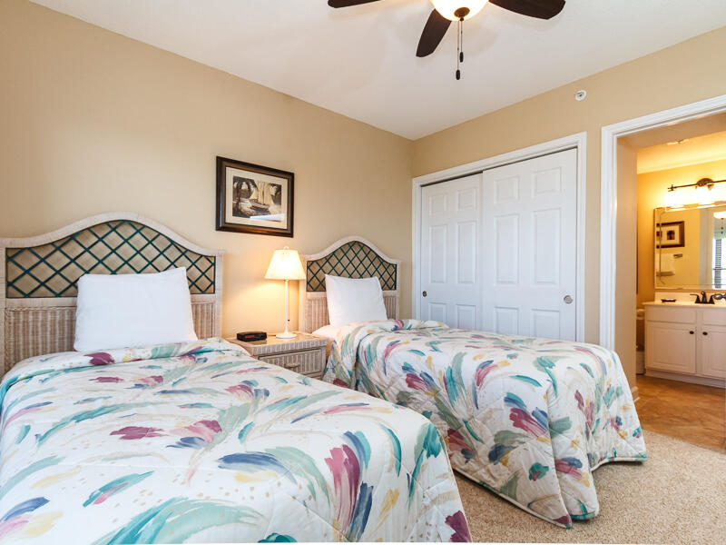 EMERALD TOWERS WEST CONDO - Residential