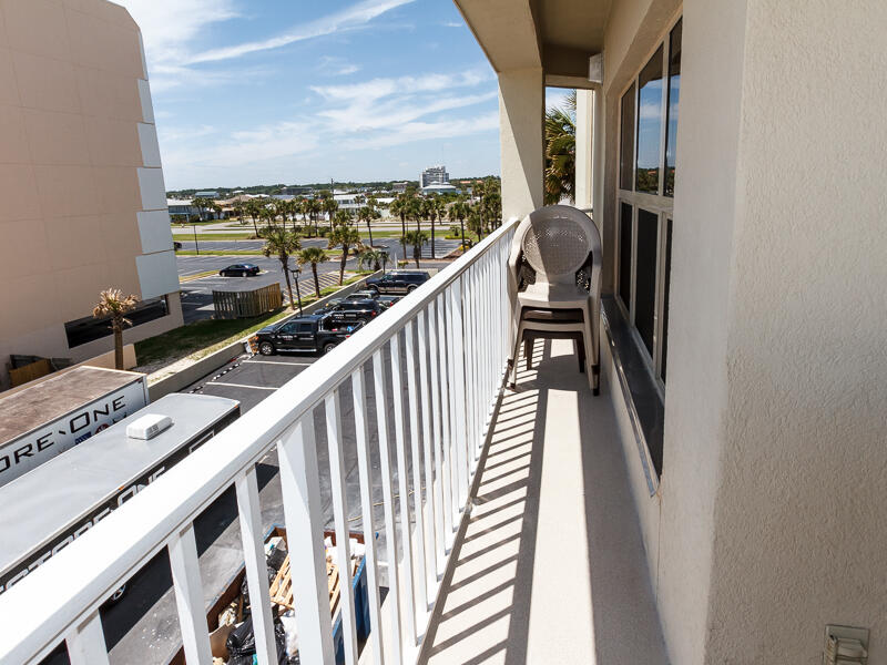 EMERALD TOWERS WEST CONDO - Residential