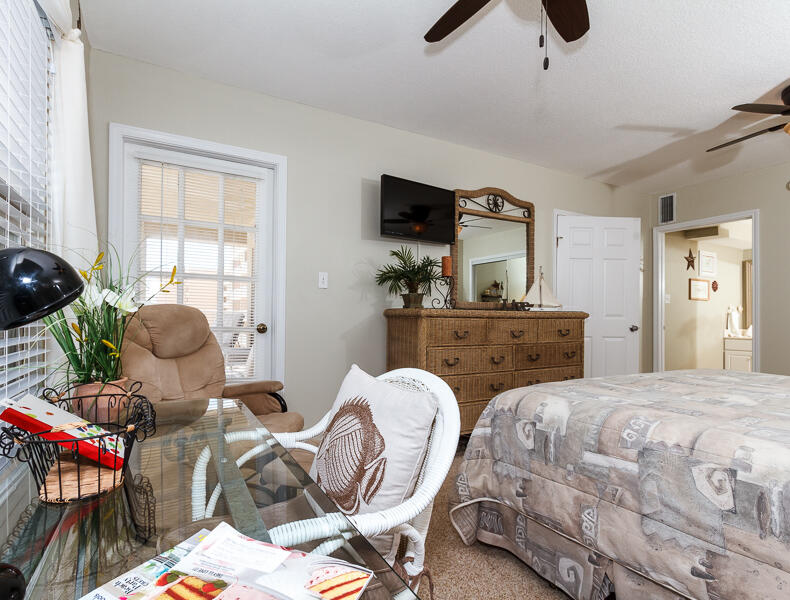 EMERALD TOWERS WEST CONDO - Residential