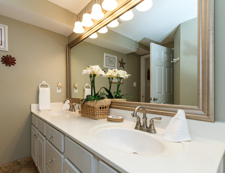 EMERALD TOWERS WEST CONDO - Residential