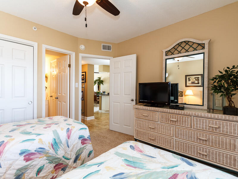 EMERALD TOWERS WEST CONDO - Residential