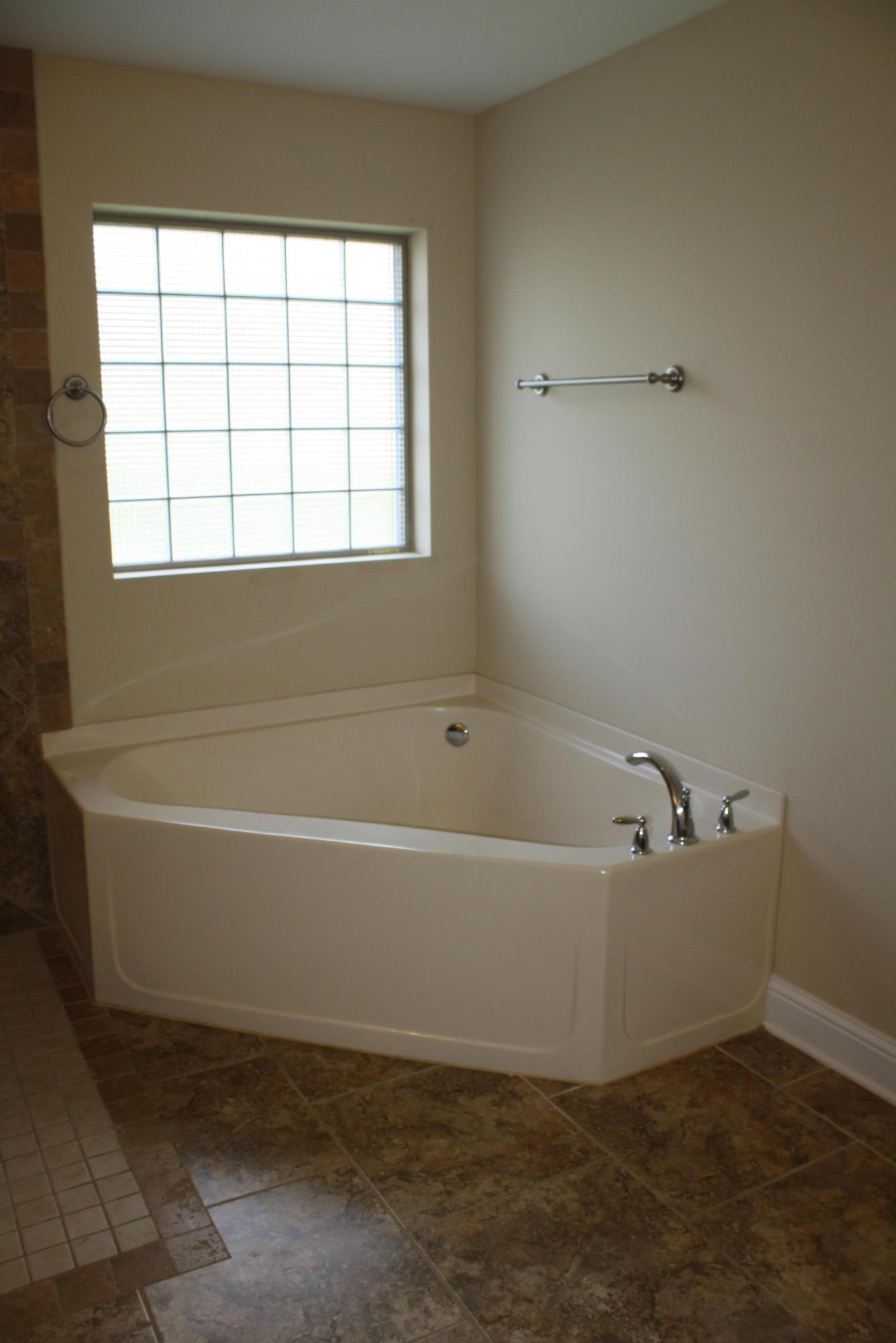 BROOKE ESTATES PH III - Residential Lease