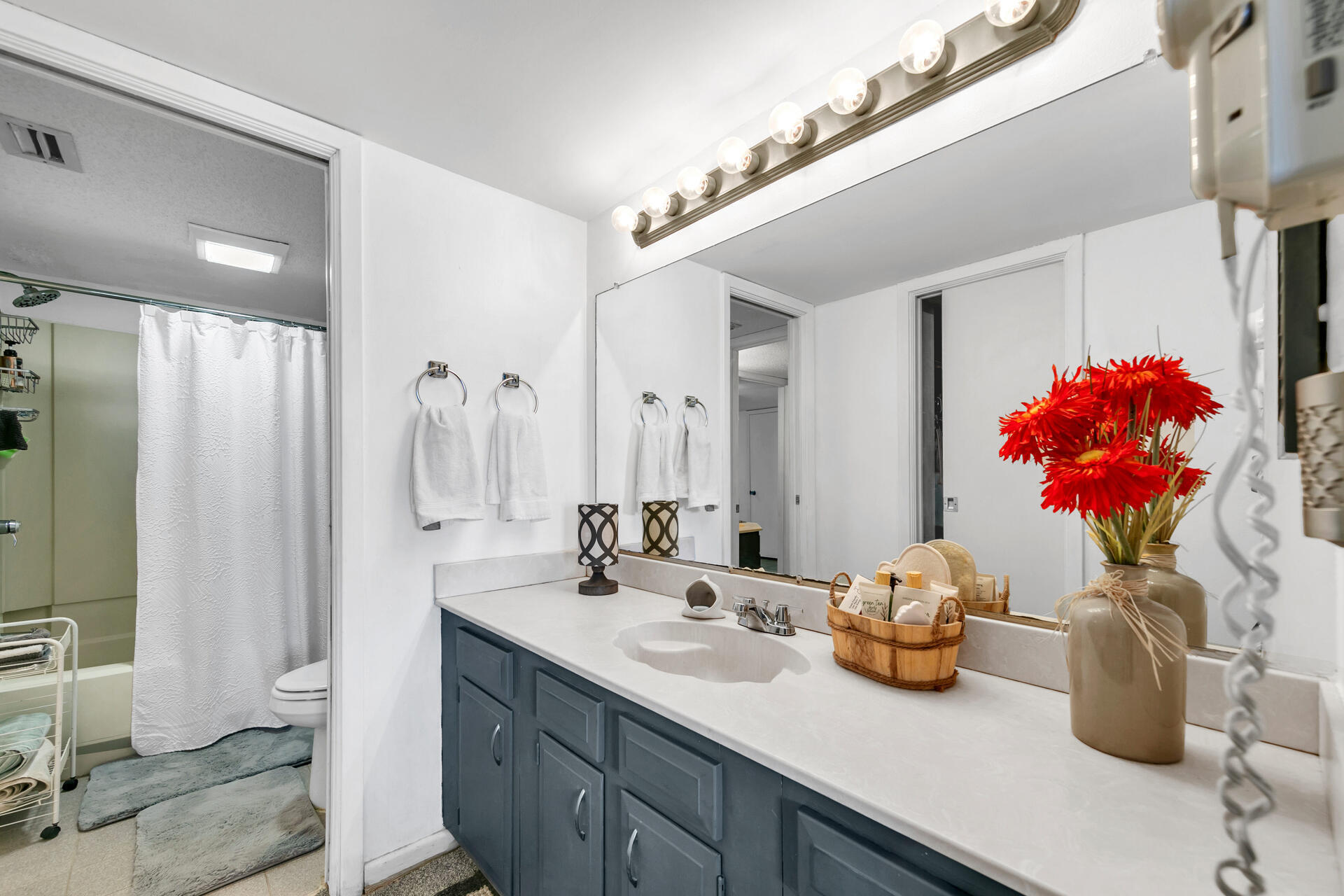 EL MATADOR CONDO - Residential