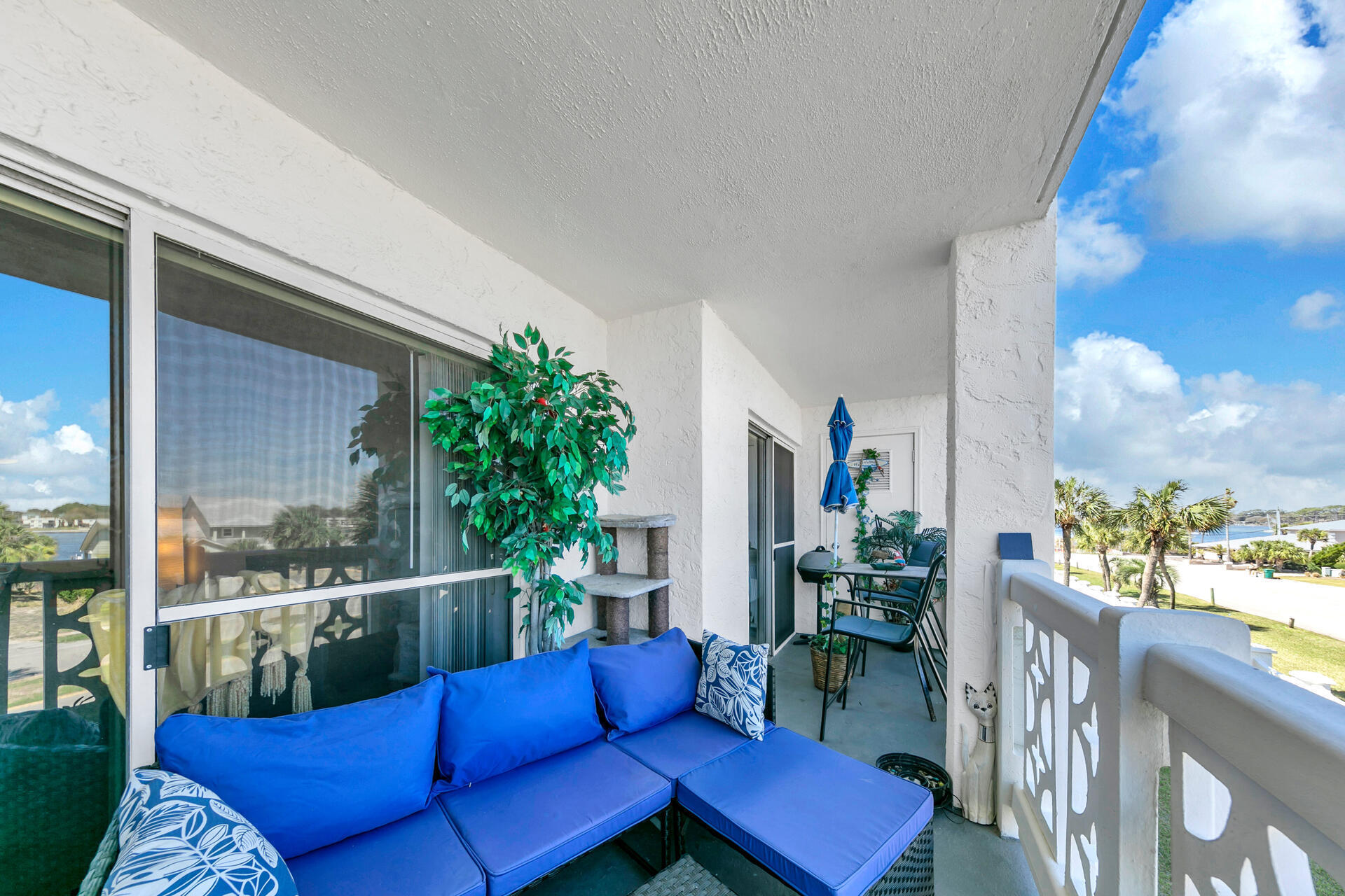 This wonderful condo has a lovely view of the Santa Rosa Sound from the spacious balcony. It's the perfect place to make family vacation memories and you can also cash in $$$ on vacation rentals. El Matador has lots of green space and some of the least crowded beaches around. Pools, fitness center, pickel ball, sauna , and many other great amenities. Conveniently located near many fun restaurants and attractions.
