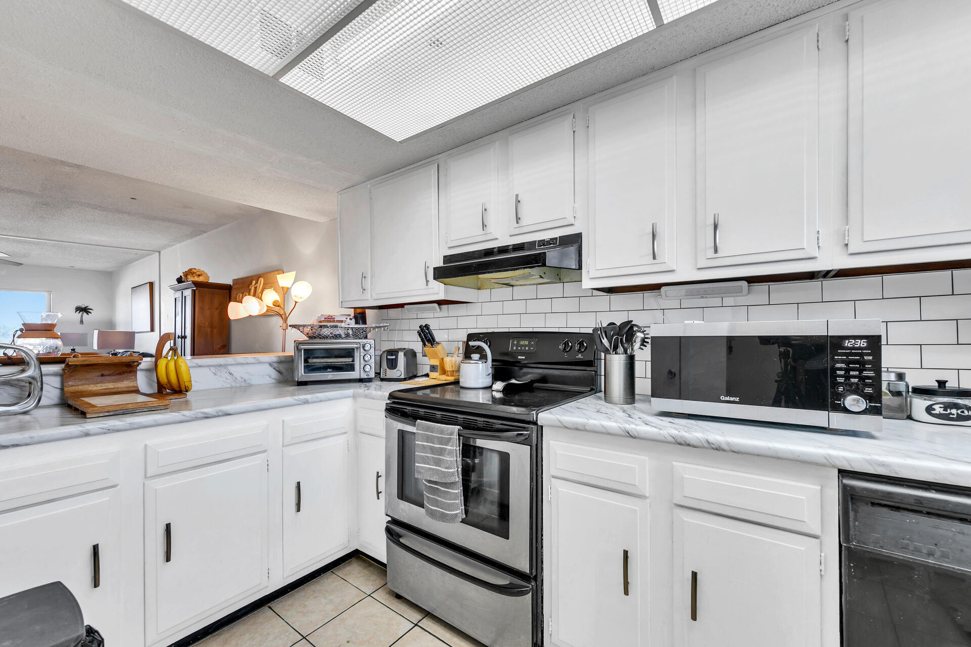 EL MATADOR CONDO - Residential
