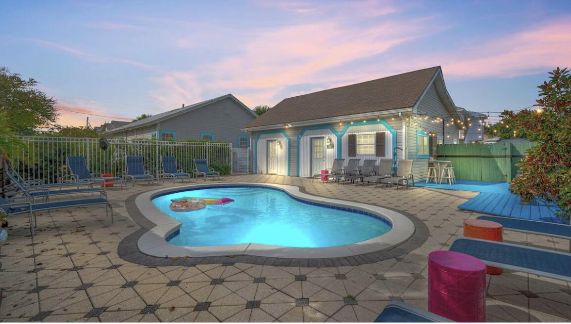 CRYSTAL BEACH - Residential