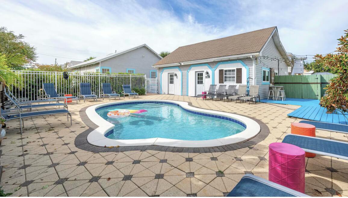 CRYSTAL BEACH - Residential