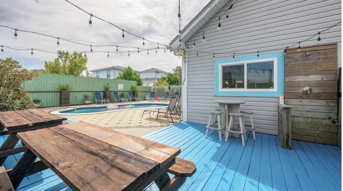 CRYSTAL BEACH - Residential