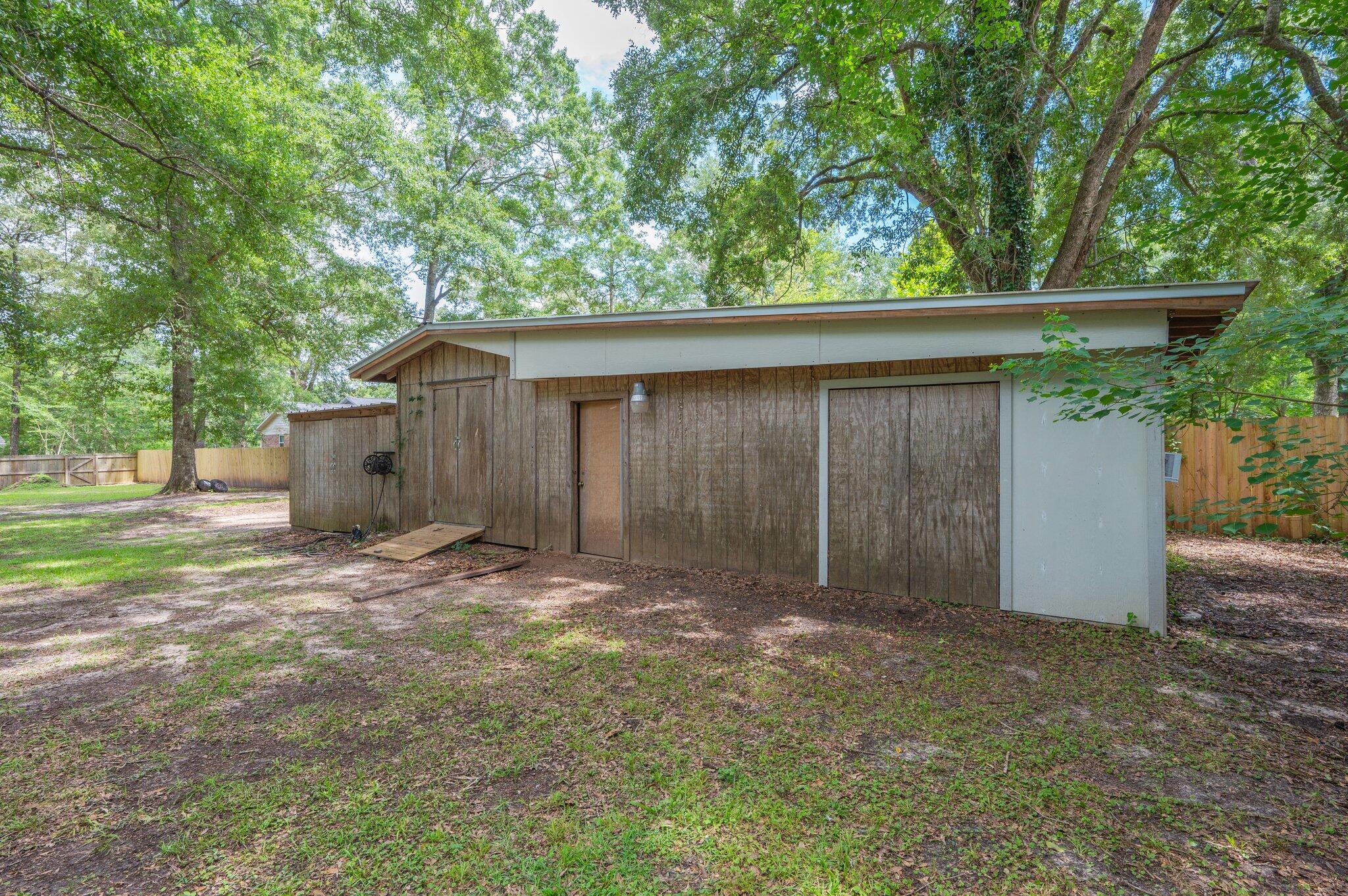 HOLLY HILLS - Residential