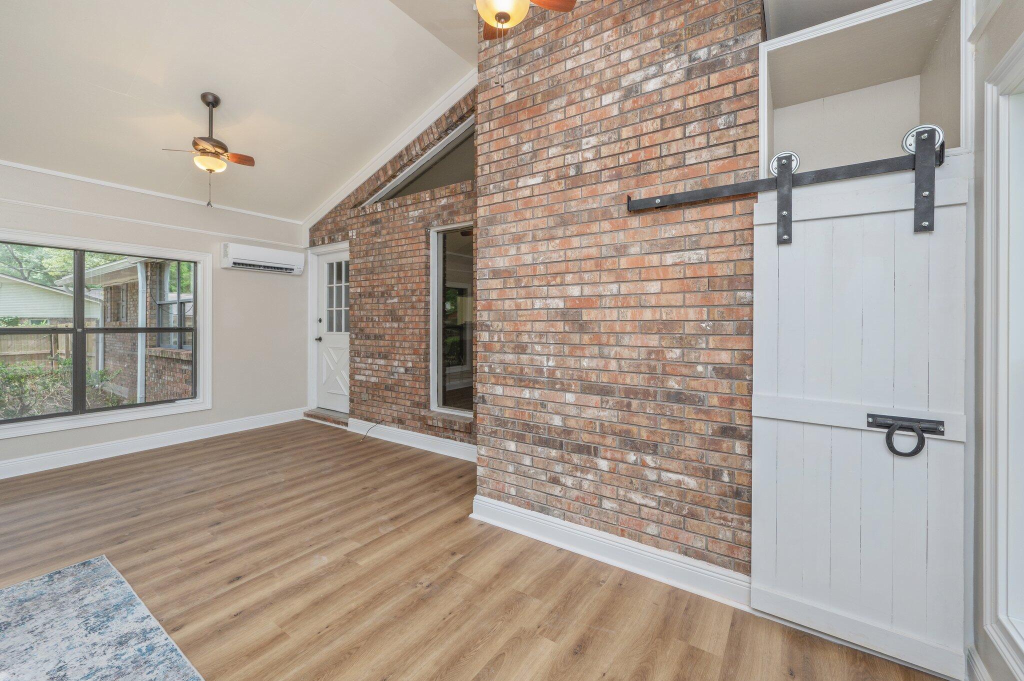 HOLLY HILLS - Residential