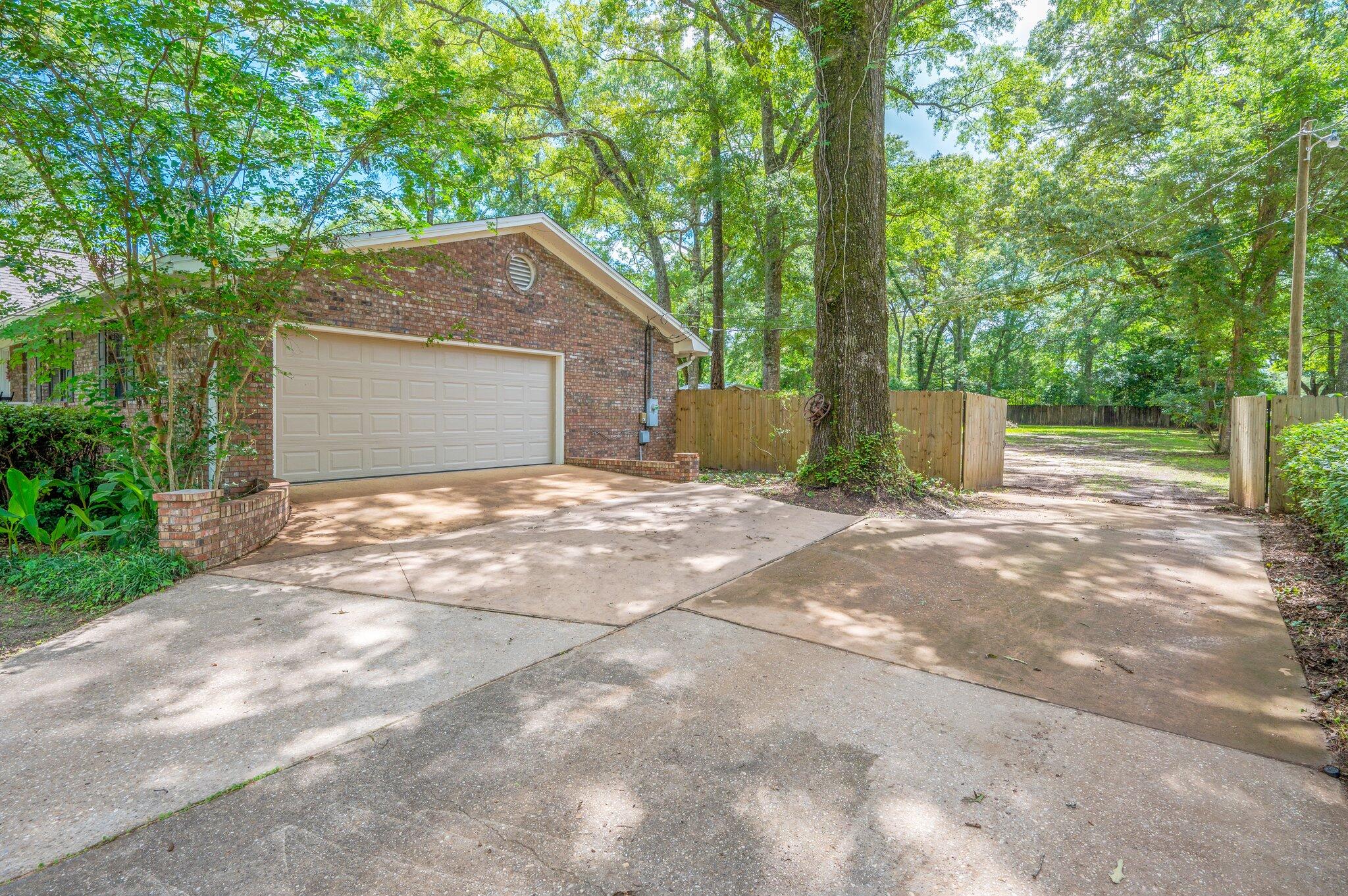HOLLY HILLS - Residential