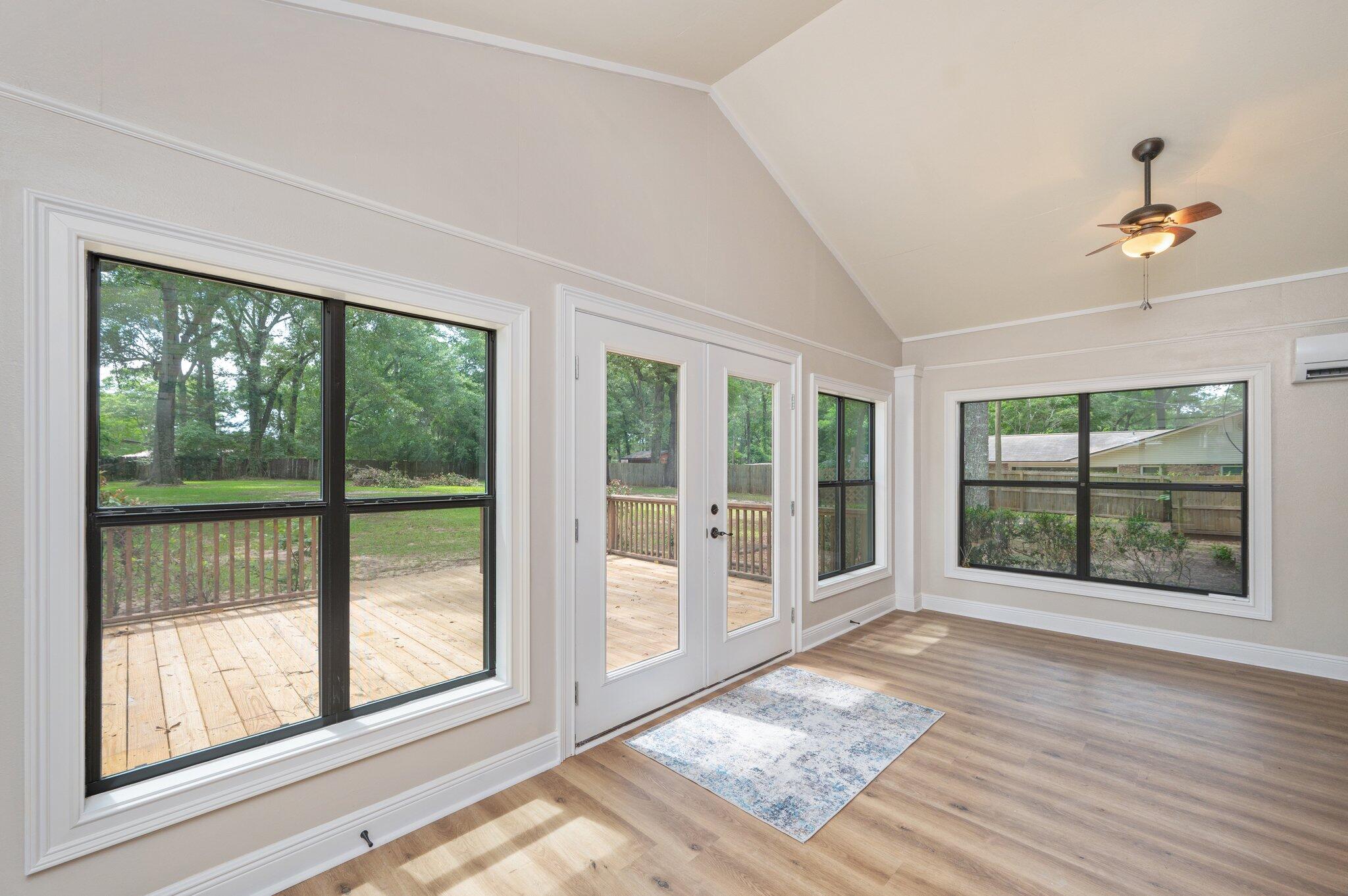 HOLLY HILLS - Residential