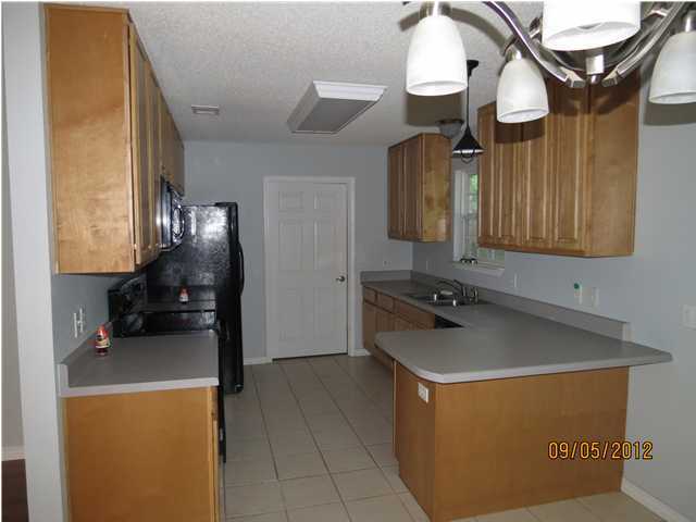 COUNTRYVIEW ESTATES 1ST ADDN - Residential Lease