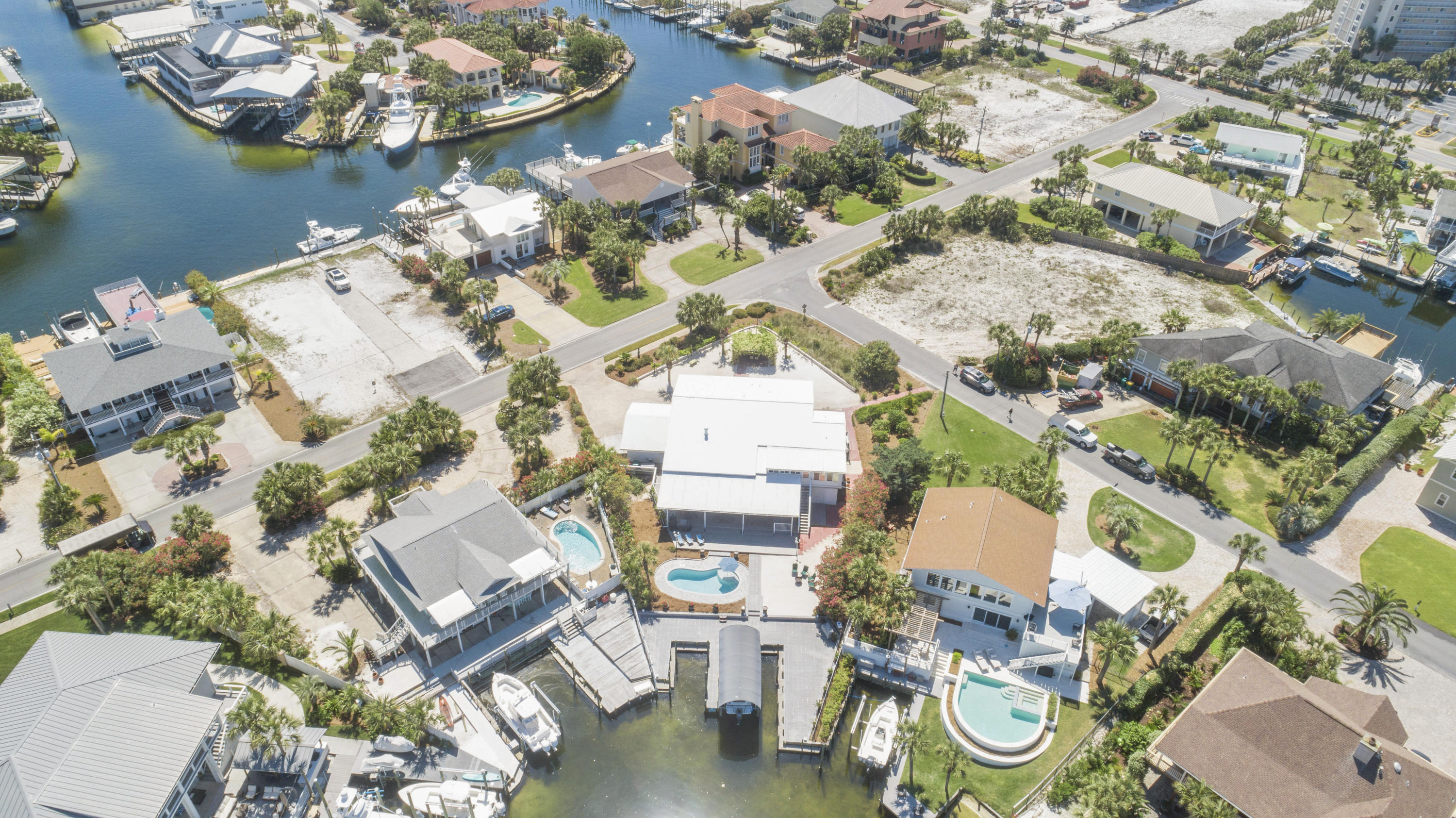 HOLIDAY ISLE - Residential