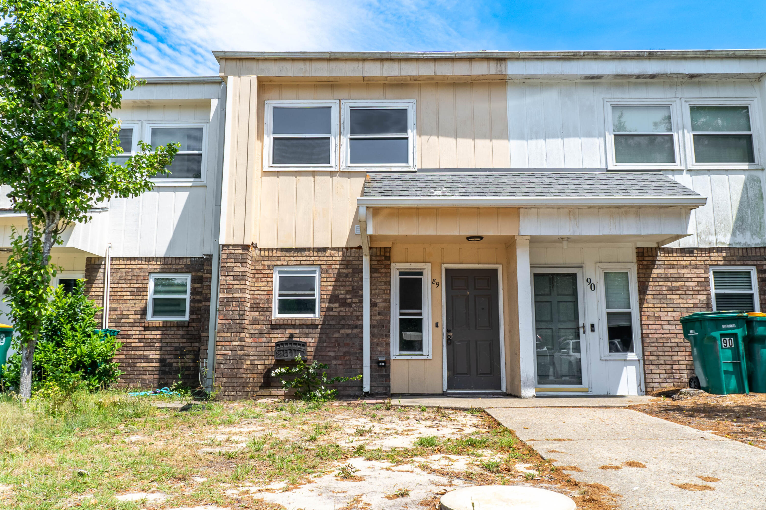 This REO home is located in the heart of Shalimar and comes with tons of potential. A 2 bedroom 1 and 1/2 2 story townhome, you will find both bedrooms and full bath upstairs and the half bath down stairs. Back yard is fenced, and the kitchen was updated in the past. Bring your elbow grease and make this one shine! Due to condition only cash or rehab loans can be accepted at this time. Call today!
