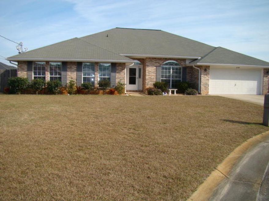 Beautiful brick home on cul de sac in Hampton Ridge Estates. Spacious rooms with lots of extras including fireplace cathedral ceilings overside pantry. Outside boast in ground pool, extra parking for boat or rv all in a great neighborhood.