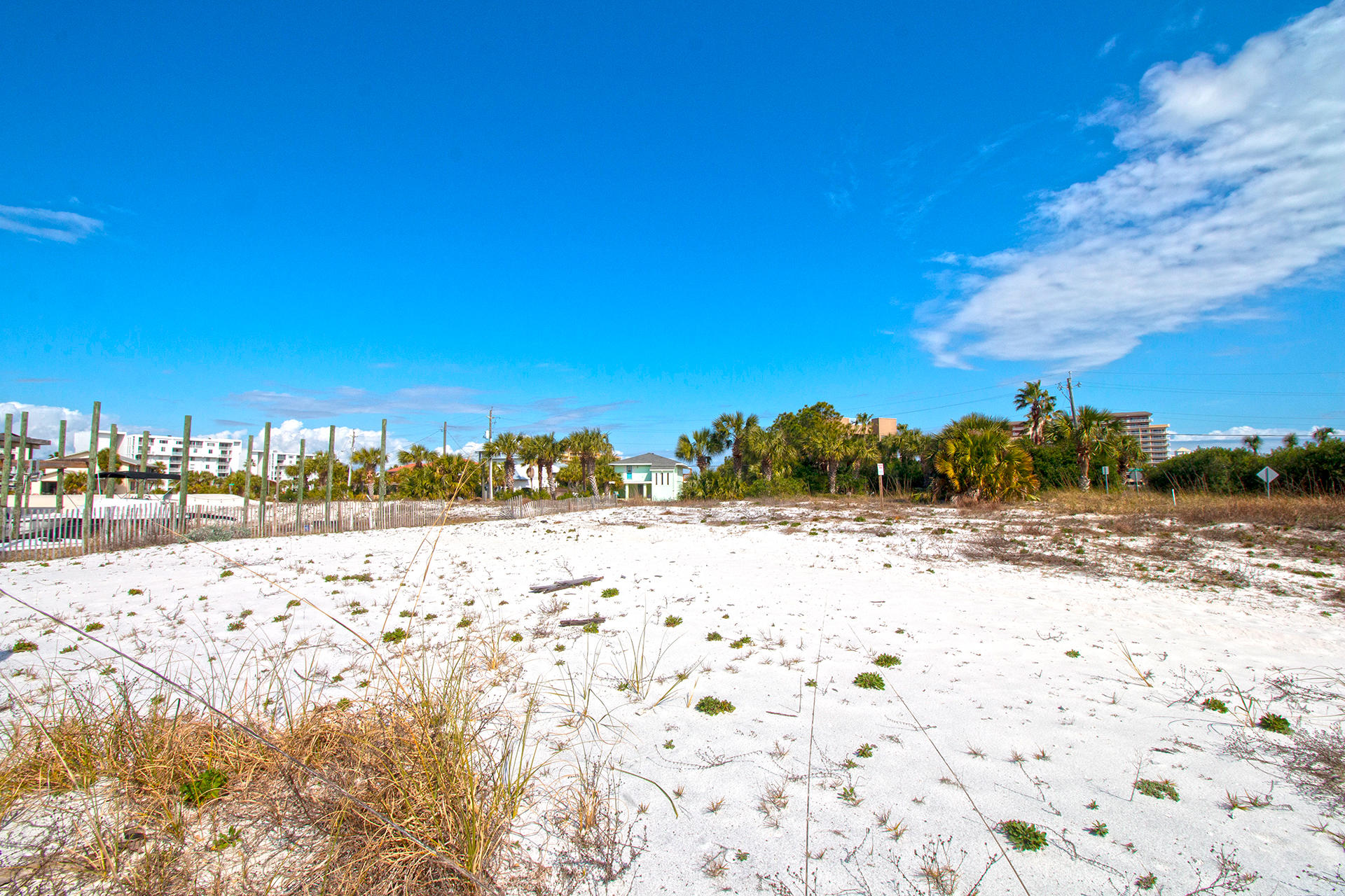 HOLIDAY ISLE - Land