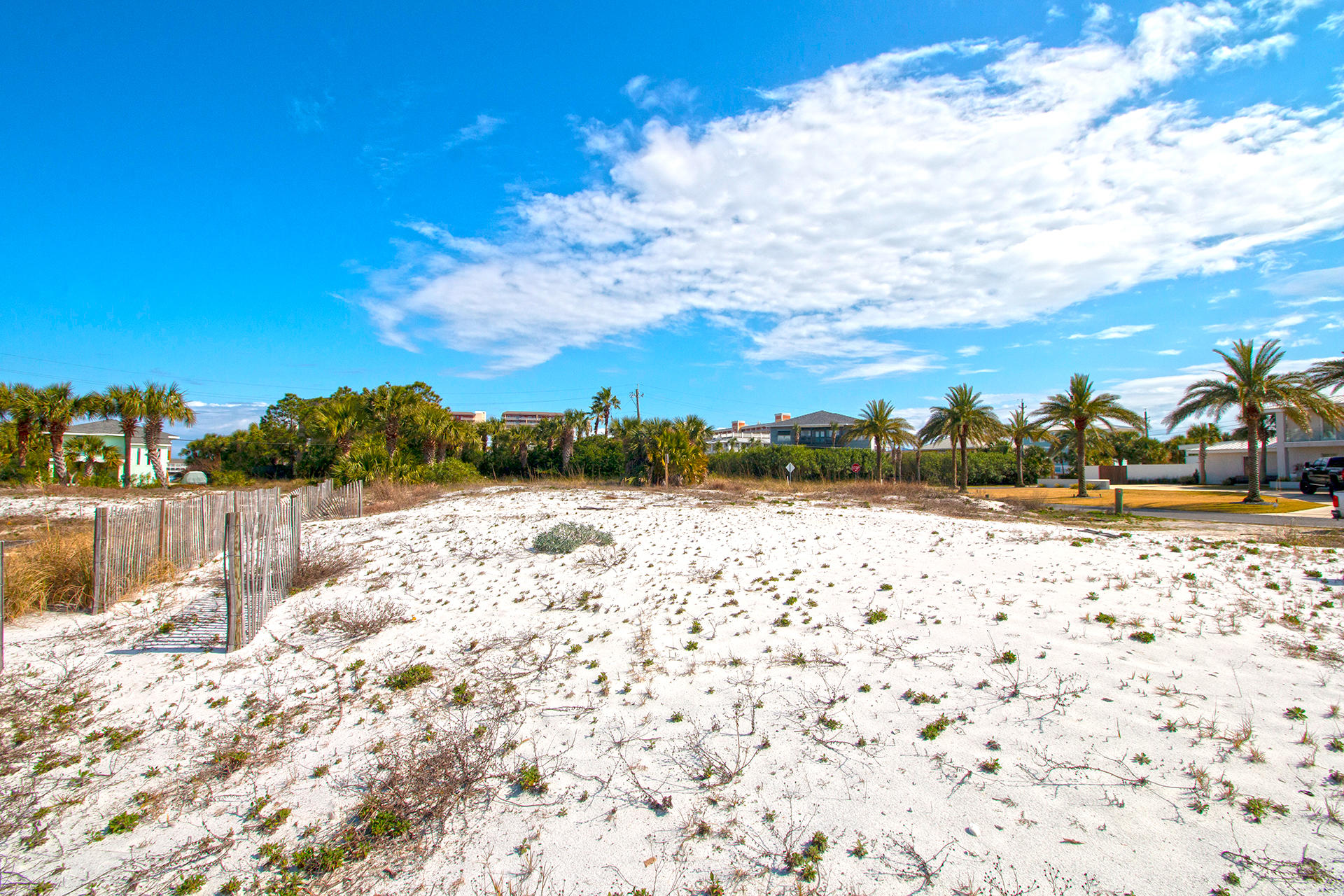 HOLIDAY ISLE - Land