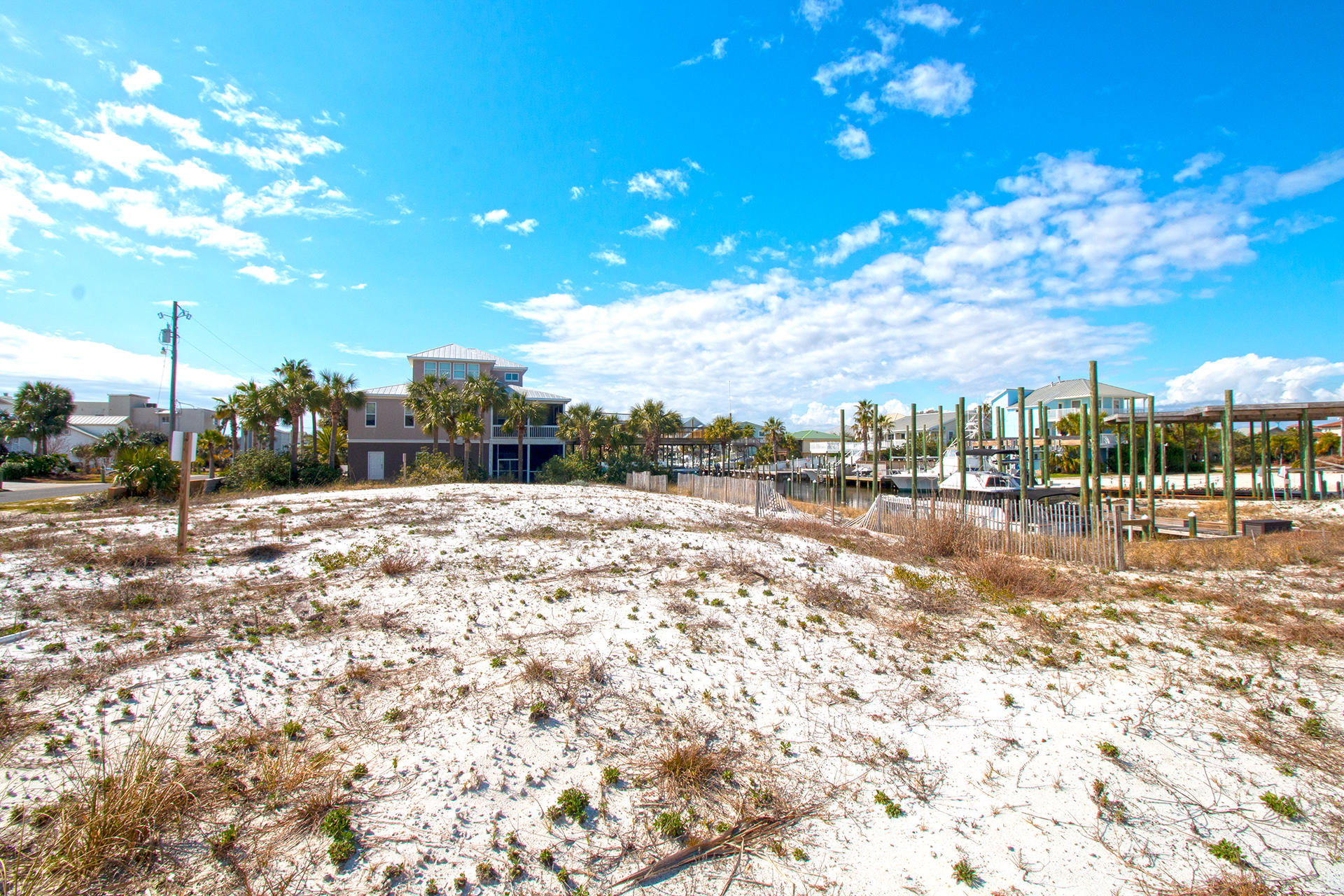 HOLIDAY ISLE - Land
