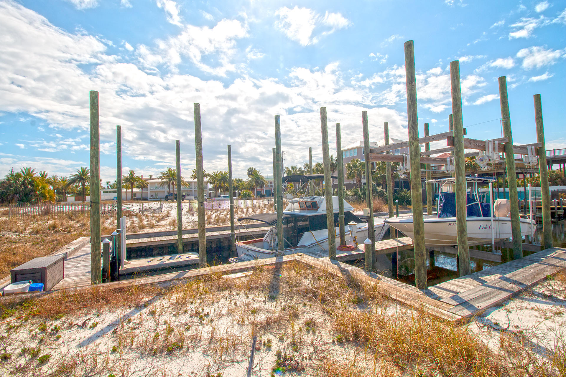 HOLIDAY ISLE - Land