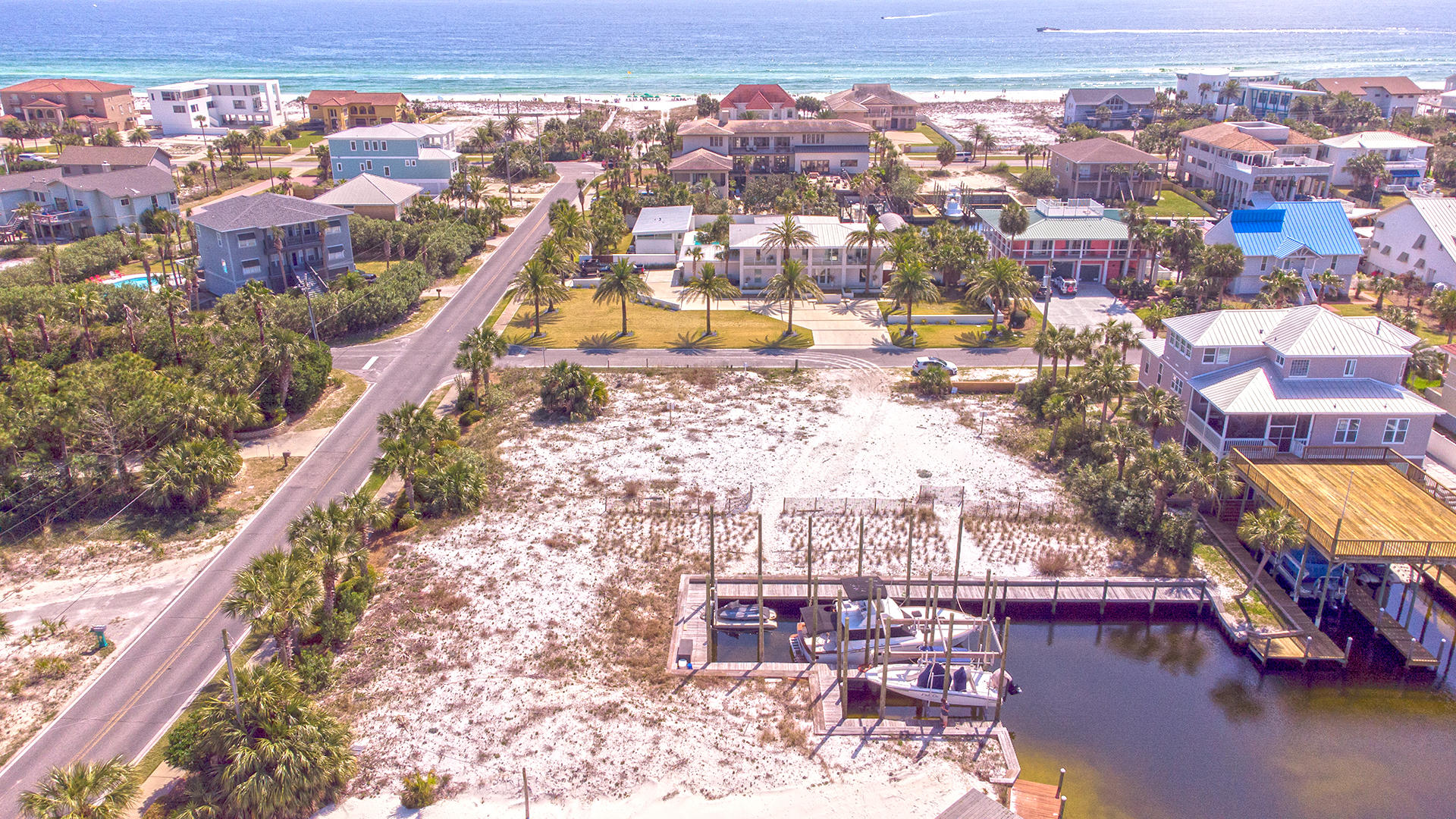 HOLIDAY ISLE - Land