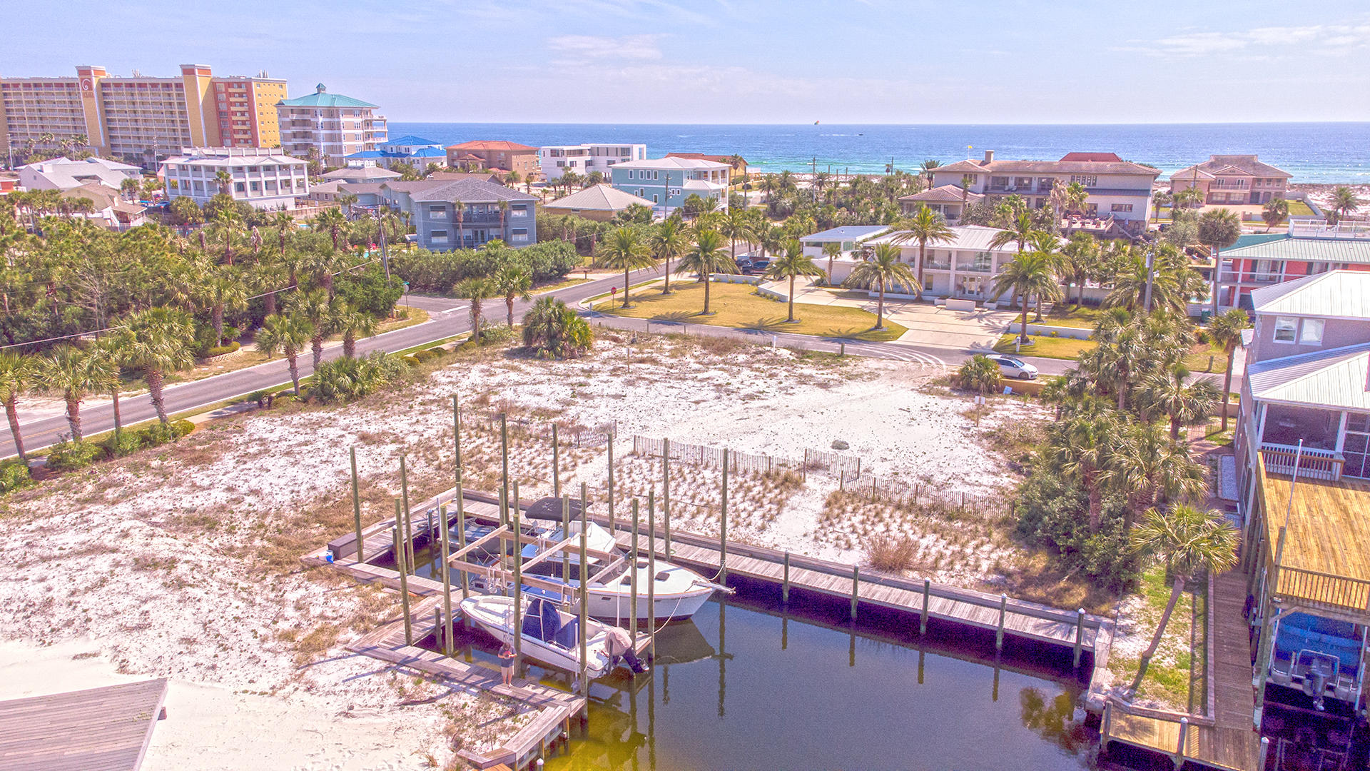 HOLIDAY ISLE - Land