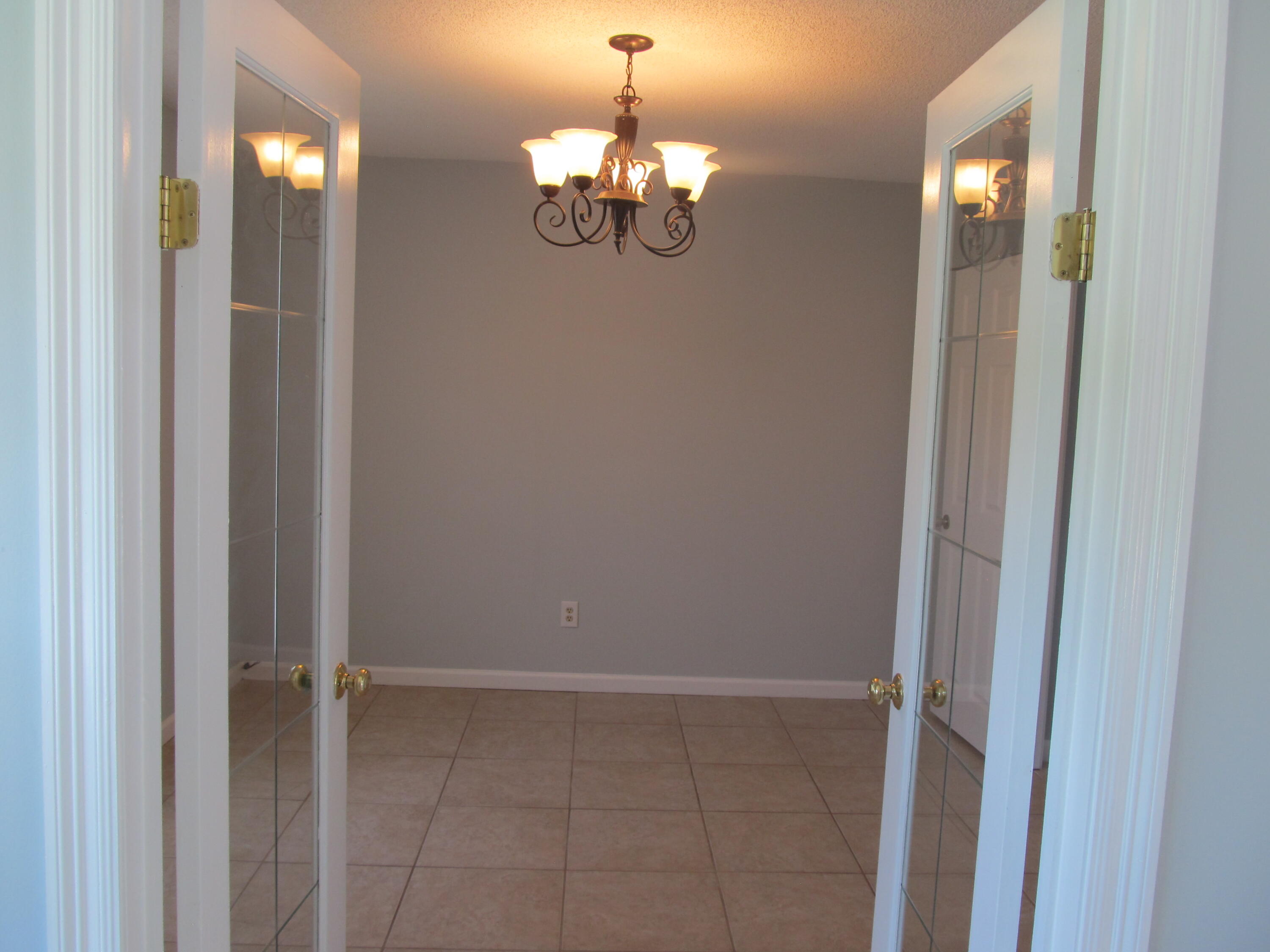 WOODRIDGE MANOR UNIT 1 - Residential