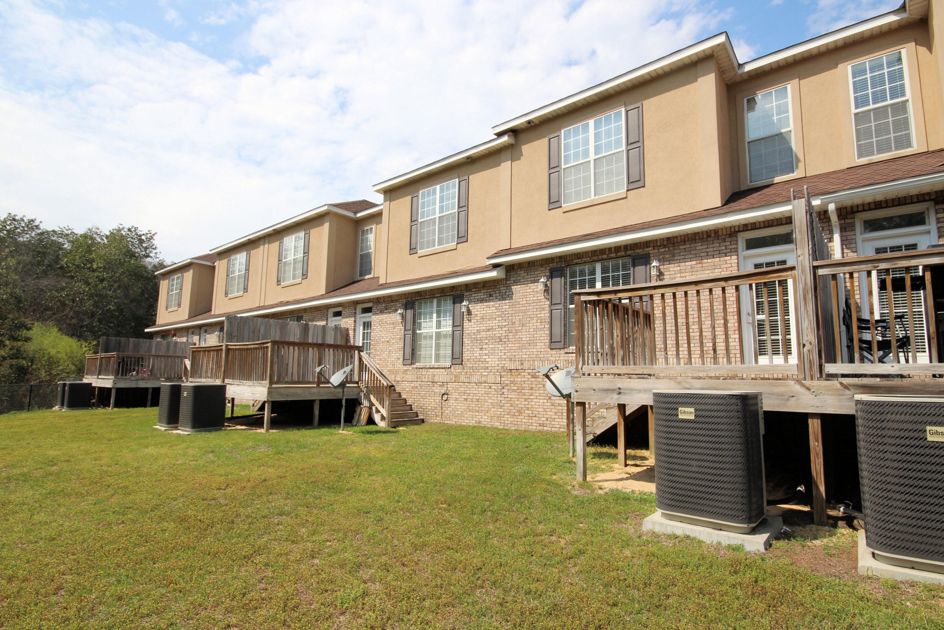 WALTON OAKS TOWNHOMES - Residential