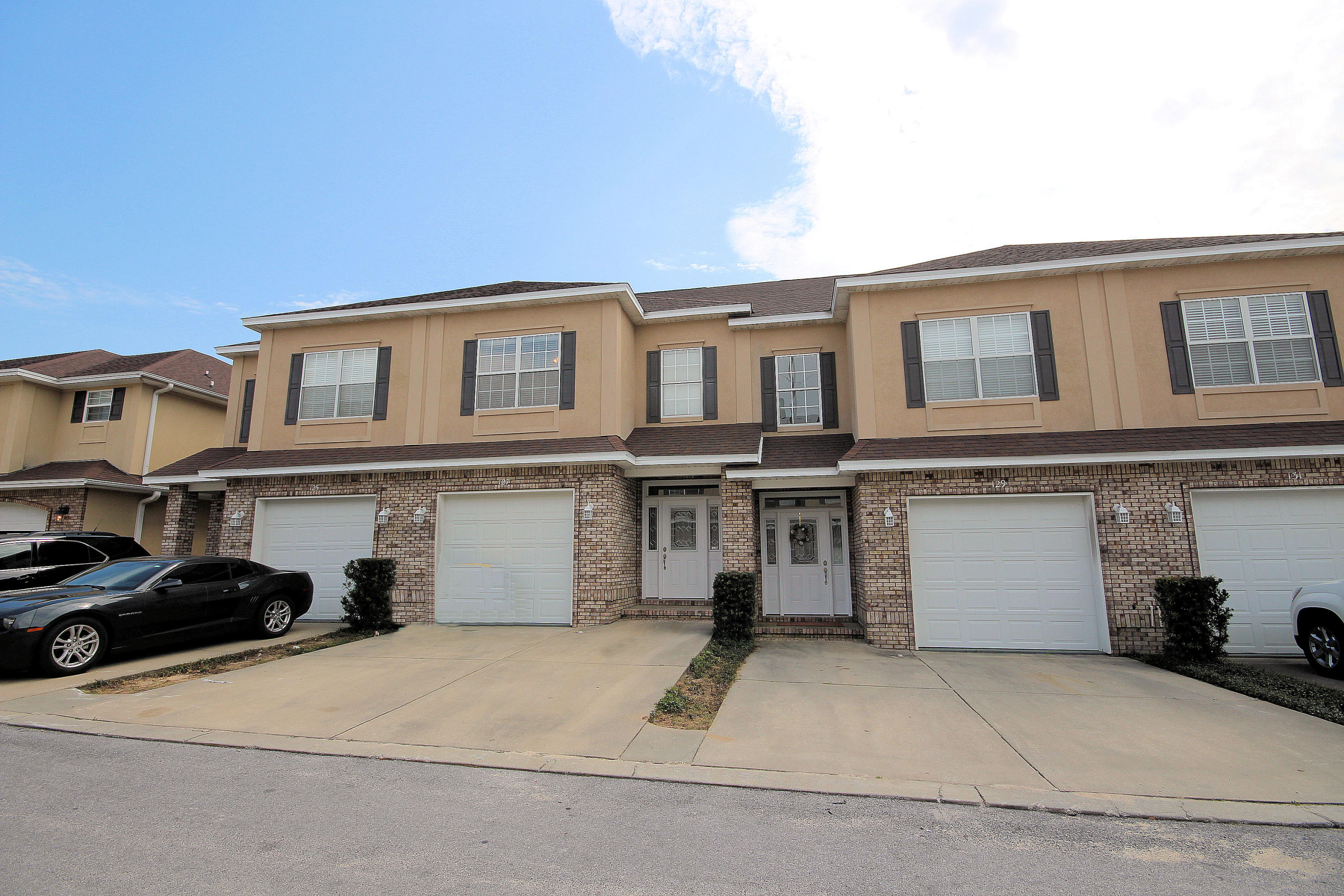 WALTON OAKS TOWNHOMES - Residential