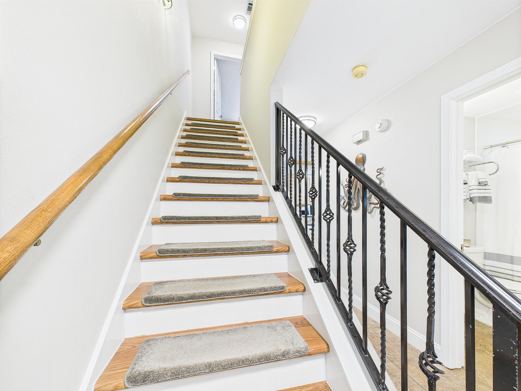 LAKESIDE CONDO AT BLUEWATER BAY - Residential